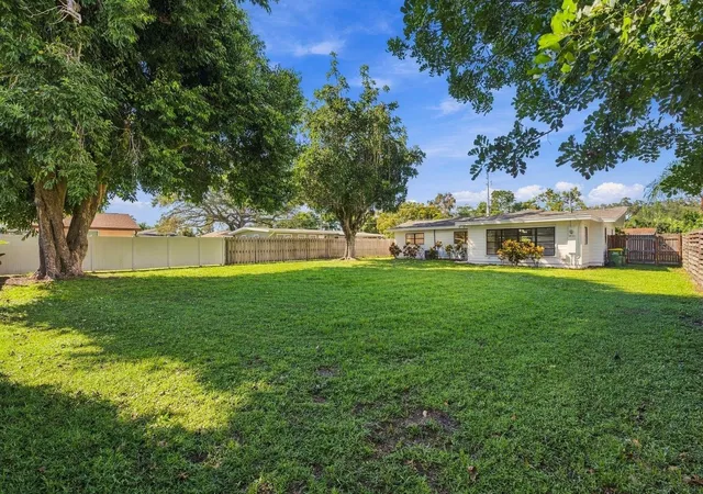 Photo 3 of Single family home for sale at 3030 Courtland St, Sarasota, FL 34237 | MLS# A4706971 | Listing updated on 2026-09-22