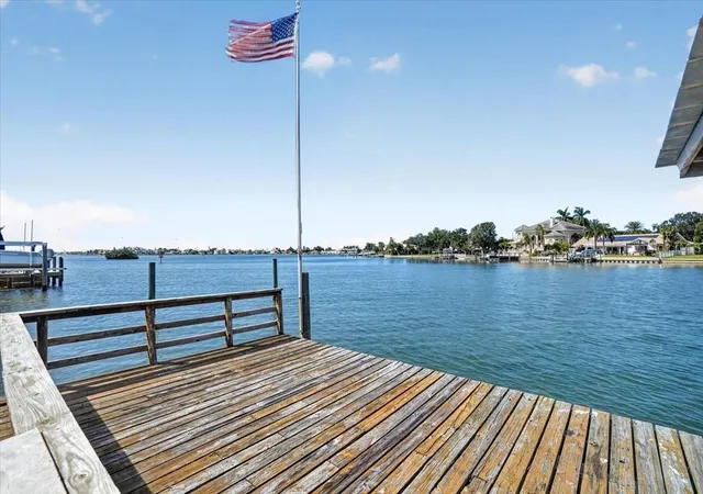 Photo 4 of Single family home for sale at 2278 Kings Point Dr, Largo, FL 33774 | MLS# TB8551113 | Listing updated on 2026-10-27