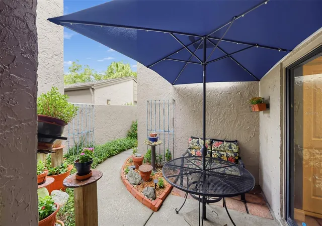 Photo 3 of Townhouse for sale at 160 Carolwood Blvd, Fern Park, FL 32730 | MLS# O6443873 | Listing updated on 2026-09-27