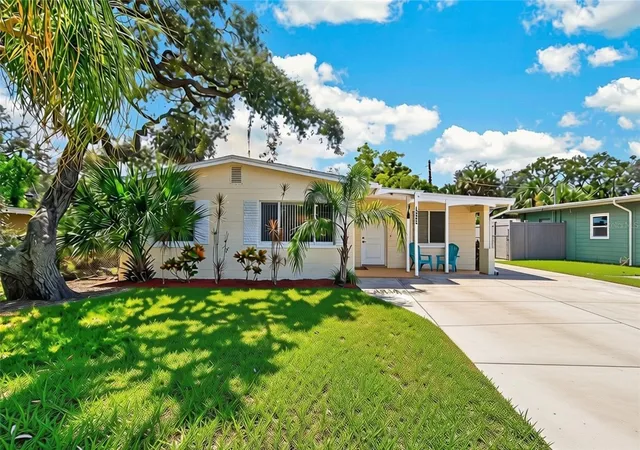 Photo 1 of Single family home for sale at 10840 50th Avenue N, Saint Petersburg, FL 33708 | MLS# TB8551114 | Listing updated on 2026-10-15
