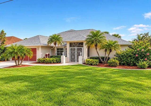 Photo 1 of Single family home for sale at 63 Clubhouse Rd, Rotonda West, FL 33947 | MLS# D6148878 | Listing updated on 2026-10-08