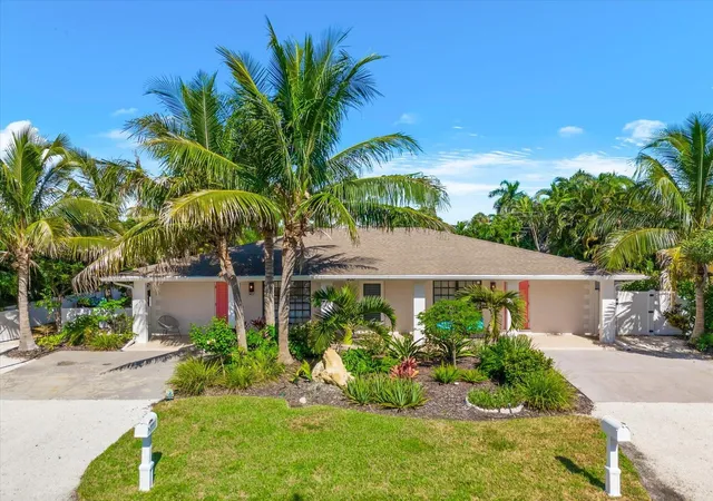 Single family home for sale at 400 75th Street, HOLMES BEACH, FL 34217 | MLS# A4706976