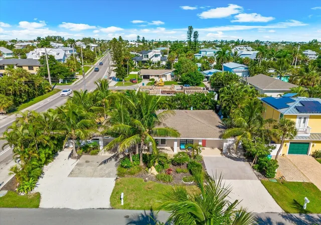 Photo 1 of Single family home for sale at 400 75th Street, Holmes Beach, FL 34217 | MLS# A4706976 | Listing updated on 2026-10-08