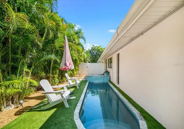 Photo 4 of Single family home for sale at 400 75th Street, Holmes Beach, FL 34217 | MLS# A4706976 | Listing updated on 2026-10-08