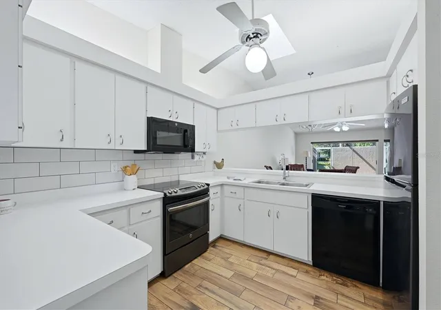 Listing Photo 4 - Condo for sale in building located at 5604 37th St E, BRADENTON, FL 34203