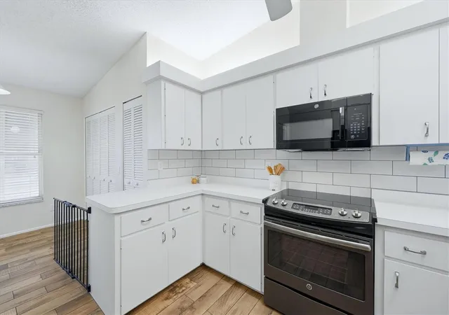 Listing Photo 5 - Condo for sale in building located at 5604 37th St E, BRADENTON, FL 34203