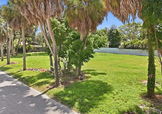 Photo 4 of Land for sale at 928 22nd Street, Sarasota, FL 34234 | MLS# A4706978 | Listing updated on 2026-09-23