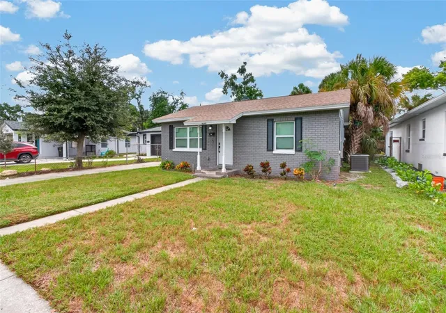 Photo 3 of Single family home for sale at 2452 17th Avenue S, Saint Petersburg, FL 33712 | MLS# TB8551118 | Listing updated on 2026-10-22