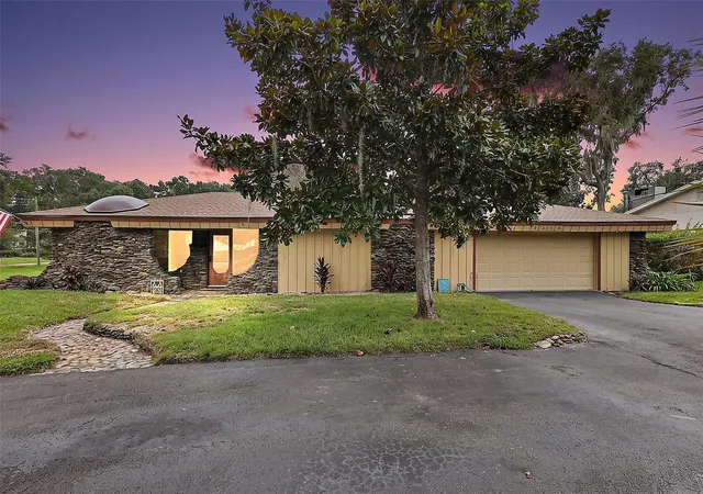 Photo 1 of Single family home for sale at 2314 Hillside Dr, Mount Dora, FL 32757 | MLS# G5118129 | Listing updated on 2026-09-24