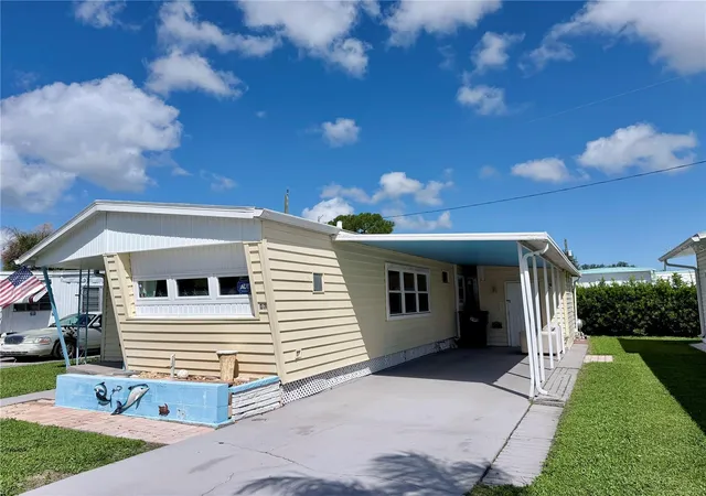 Photo 3 of Manufactured home for sale at 6904 Cortez Rd W #15, Bradenton, FL 34210 | MLS# A4706983 | Listing updated on 2026-09-23