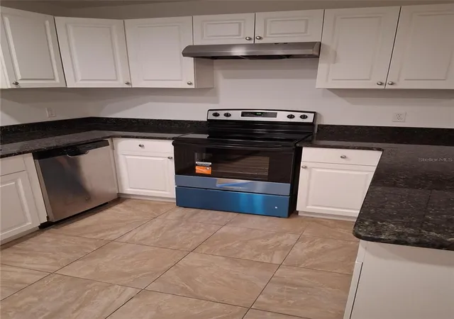 Listing Photo 4 - Condo for sale in building located at 15301 Pond Woods, TAMPA, FL 33618 - Unit #303