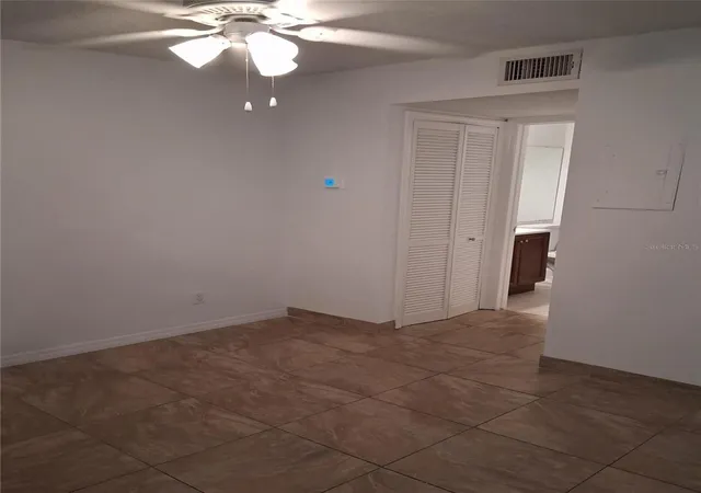 Listing Photo 5 - Condo for sale in building located at 15301 Pond Woods, TAMPA, FL 33618 - Unit #303