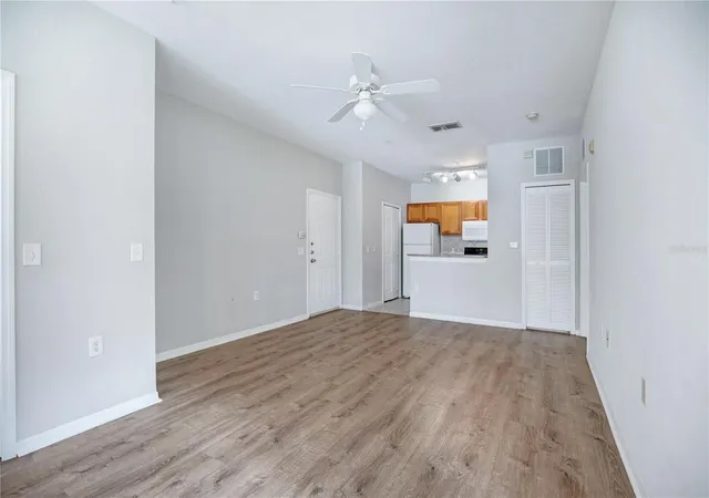 Listing Photo 4 - Condo for sale in building located at 6137 Metrowest Blvd, ORLANDO, FL 32835 - Unit #106