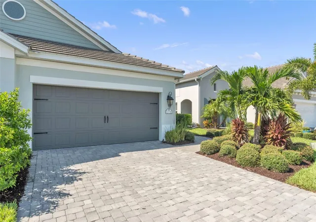 Photo 3 of House for sale at 12736 Seasong Ter, Bradenton, FL 34211 | MLS# A4706989 | Listing updated on 2026-09-25