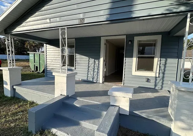 Photo 2 of Single family home for sale at 806 W 11th Street, Sanford, FL 32771 | MLS# V4951430 | Listing updated on 2026-09-23