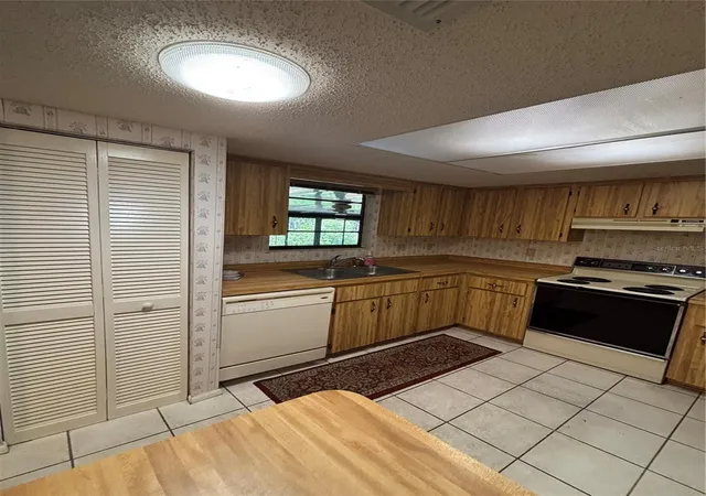 Photo 3 of Single family home for sale at 3415 Mary Ln, Mount Dora, FL 32757 | MLS# O6443892 | Listing updated on 2026-10-06