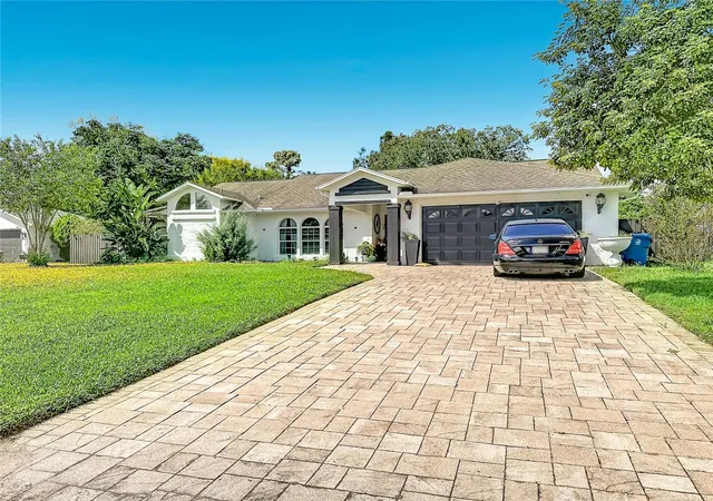 Photo 3 of Single family home for sale at 4119 Castle Ave, Spring Hill, FL 34609 | MLS# W7889723 | Listing updated on 2026-10-08