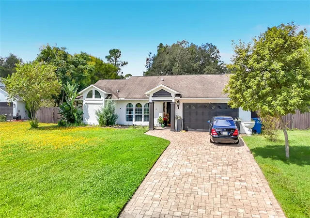 Photo 4 of Single family home for sale at 4119 Castle Ave, Spring Hill, FL 34609 | MLS# W7889723 | Listing updated on 2026-10-08