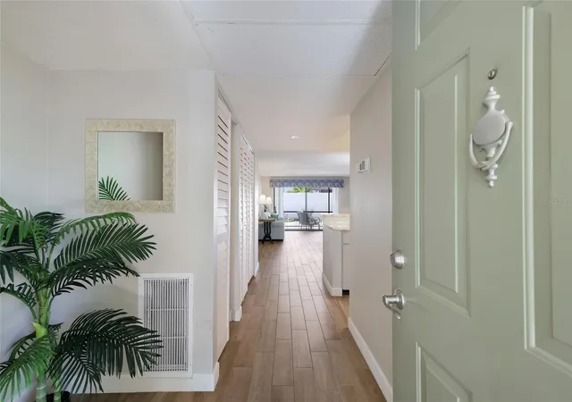 Photo 4 of Condo for sale at 226 Sherwood Dr, Bradenton, FL 34210 | MLS# A4706993 | Listing updated on 2026-09-23