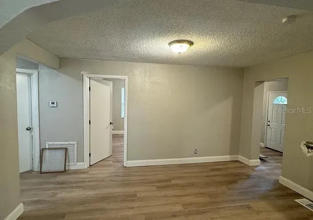 Photo 2 of Single family home for sale at 601 Vera St, Daytona Beach, FL 32114 | MLS# V4951431 | Listing updated on 2026-09-23
