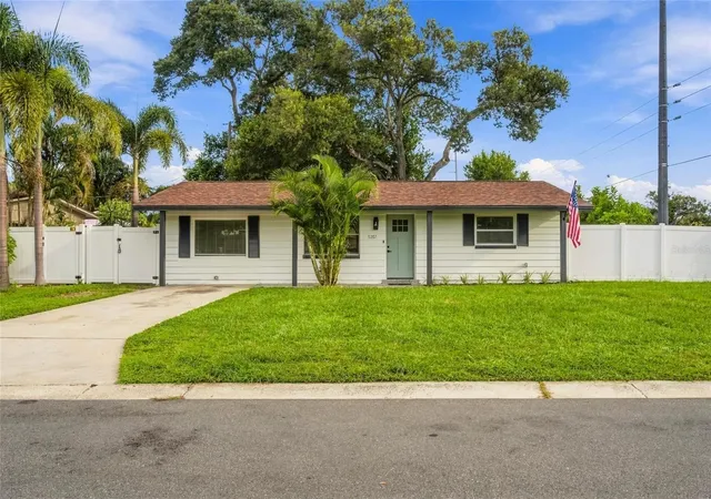 Photo 4 of Single family home for sale at 5207 56th Avenue N, Saint Petersburg, FL 33709 | MLS# TB8551142 | Listing updated on 2026-10-06