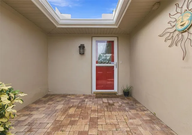 Photo 3 of Single family home for sale at 2254 Heron Cir, Clearwater, FL 33762 | MLS# TB8551143 | Listing updated on 2026-10-09