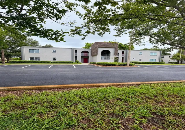 Condo for sale at 3147 29th Avenue N #203, Saint Petersburg, FL 33713 | MLS# A4706999
