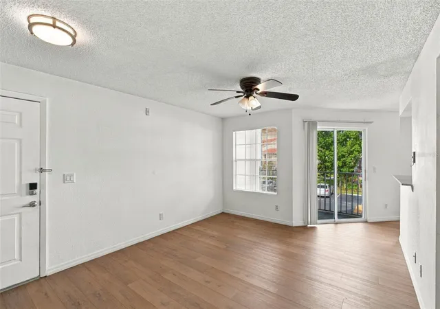 Listing Photo 4 - Condo for sale in building located at 11582 Westwood Blvd, ORLANDO, FL 32821 - Unit #1425