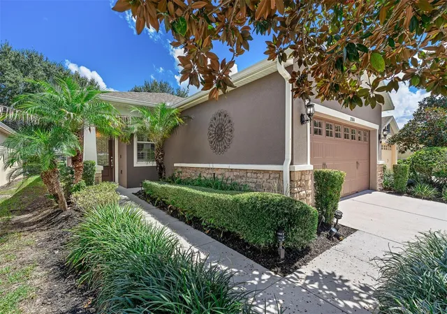 Photo 2 of Single family home for sale at 22004 Belgian Ct, Mount Dora, FL 32757 | MLS# O6443922 | Listing updated on 2026-10-08
