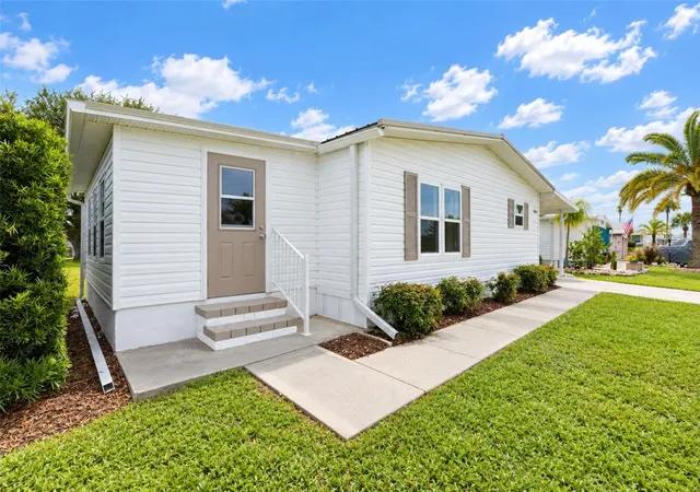 Photo 3 of Manufactured home for sale at 6282 Bob White Dr, Englewood, FL 34224 | MLS# D6148883 | Listing updated on 2026-10-03