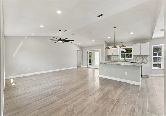 Photo 3 of Single family home for sale at 11365 Riddle Dr, Spring Hill, FL 34609 | MLS# W7889724 | Listing updated on 2026-10-20
