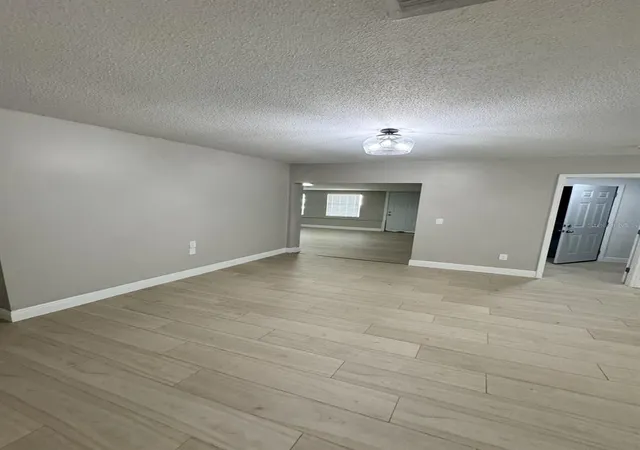 Photo 3 of Single family home for sale at 818 E Airport Blvd, Sanford, FL 32773 | MLS# V4951435 | Listing updated on 2026-09-23