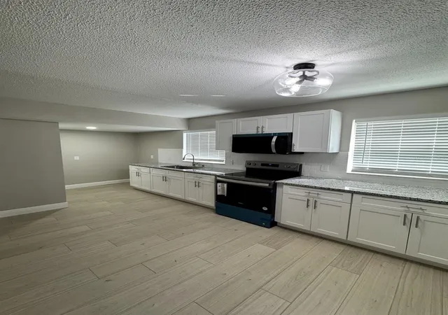 Photo 4 of Single family home for sale at 818 E Airport Blvd, Sanford, FL 32773 | MLS# V4951435 | Listing updated on 2026-09-23