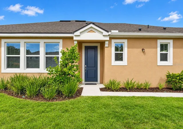 Photo 3 of Townhouse for sale at 11511 Rolling Green Dr, Bradenton, FL 34211 | MLS# A4707010 | Listing updated on 2026-10-05