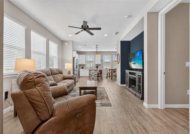 Photo 4 of Townhouse for sale at 11511 Rolling Green Dr, Bradenton, FL 34211 | MLS# A4707010 | Listing updated on 2026-10-05