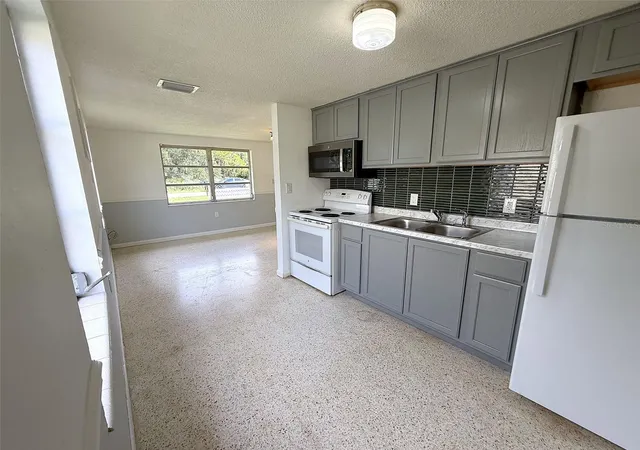 Photo 3 of Townhouse for sale at 2619 Pompano Dr, Sebring, FL 33870 | MLS# P4939968 | Listing updated on 2026-09-25