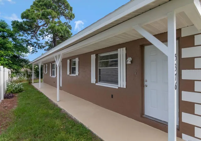 Listing Photo 4 - Condo for sale in building located at 5374/5376 School Rd, NEW PORT RICHEY, FL 34652