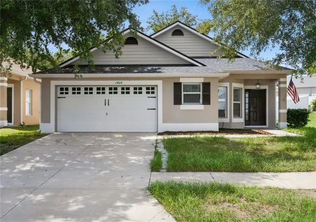 Photo 1 of Single family home for sale at 1409 Kellogg Dr, Tavares, FL 32778 | MLS# G5118133 | Listing updated on 2026-09-30