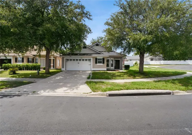 Photo 3 of Single family home for sale at 1409 Kellogg Dr, Tavares, FL 32778 | MLS# G5118133 | Listing updated on 2026-09-30