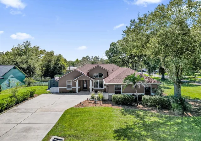 Photo 2 of Single family home for sale at 100 Mather Smith Dr, Oakland, FL 34760 | MLS# O6443938 | Listing updated on 2026-10-05