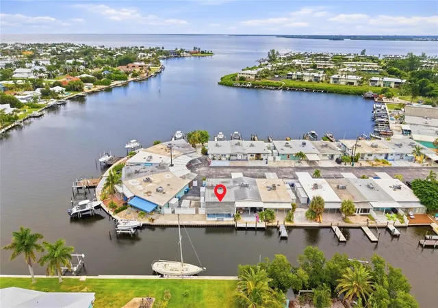 Single family home for sale at 28 Seaside Ct, HOLMES BEACH, FL 34217 | MLS# A4707029