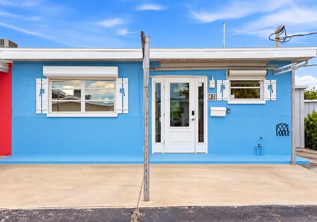 Photo 1 of Single family home for sale at 28 Seaside Ct, Holmes Beach, FL 34217 | MLS# A4707029 | Listing updated on 2026-09-24