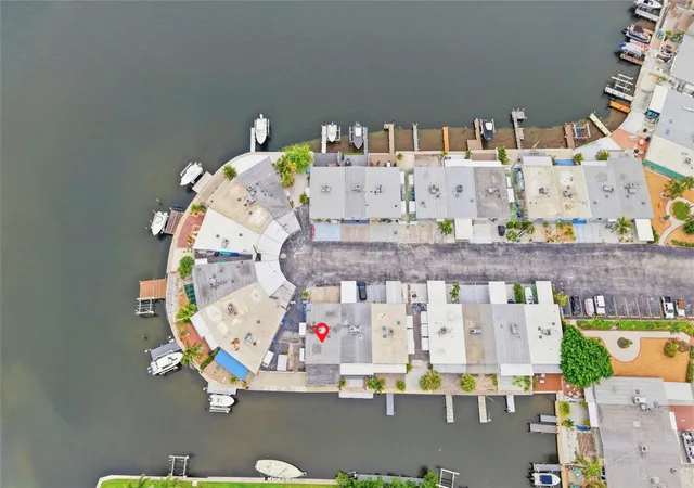 Photo 2 of Single family home for sale at 28 Seaside Ct, Holmes Beach, FL 34217 | MLS# A4707029 | Listing updated on 2026-09-24