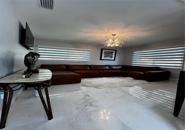 Photo 3 of Single family home for sale at 2518 Hickory Ct, Clearwater, FL 33761 | MLS# TB8551191 | Listing updated on 2026-09-24