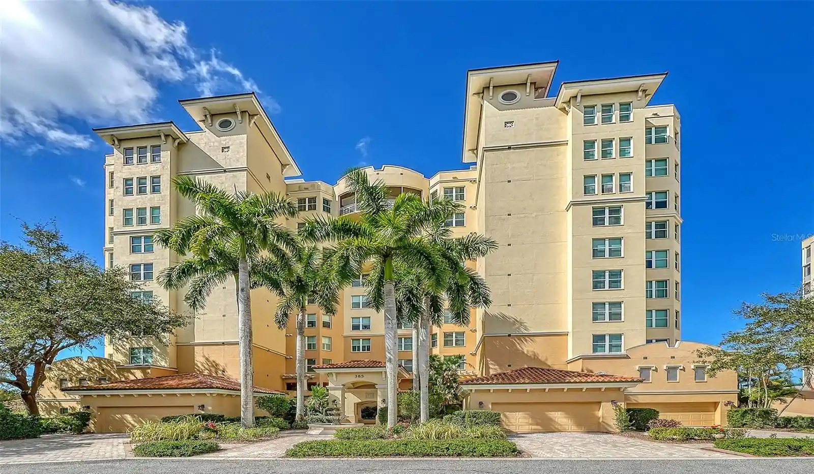 Listing Photo 2 - Condo for sale in 385 N Pt Rd located at 385 N Pt Rd, Sarasota, FL 34229 - Unit #401