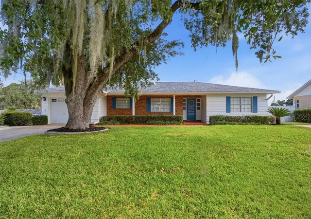 Photo 2 of Single family home for sale at 1320 Lee Ct, Leesburg, FL 34748 | MLS# G5118135 | Listing updated on 2026-10-03