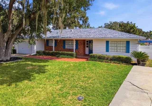 Photo 3 of Single family home for sale at 1320 Lee Ct, Leesburg, FL 34748 | MLS# G5118135 | Listing updated on 2026-10-03