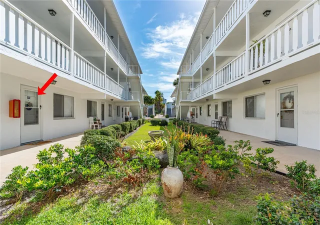 Listing Photo 4 - Condo for sale in building located at 405 N Halifax Ave, Daytona Beach, FL 32118 - Unit #1050