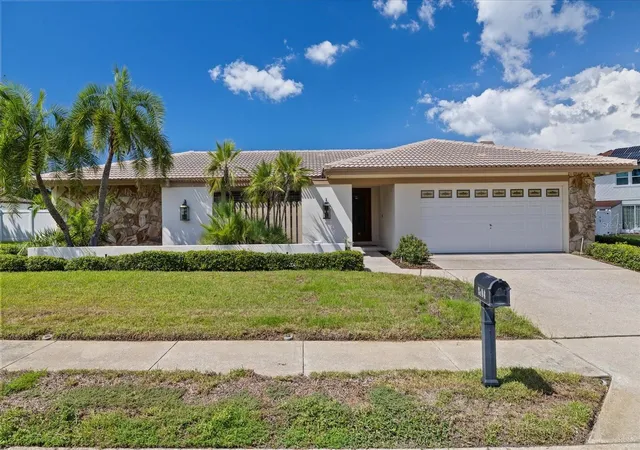 Photo 1 of Single family home for sale at 3104 Bluffs Dr, Largo, FL 33770 | MLS# TB8551212 | Listing updated on 2026-10-06
