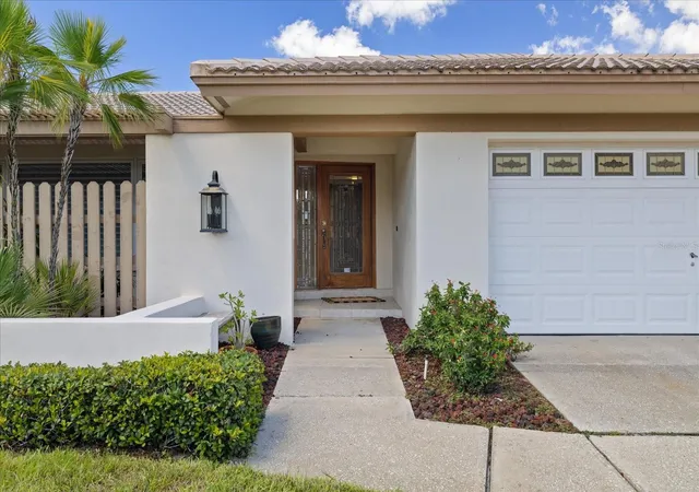 Photo 3 of Single family home for sale at 3104 Bluffs Dr, Largo, FL 33770 | MLS# TB8551212 | Listing updated on 2026-10-06
